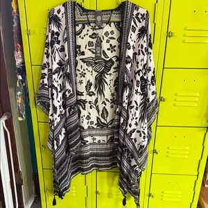 Vince Camuto Black and White Printed Tassel kimono
